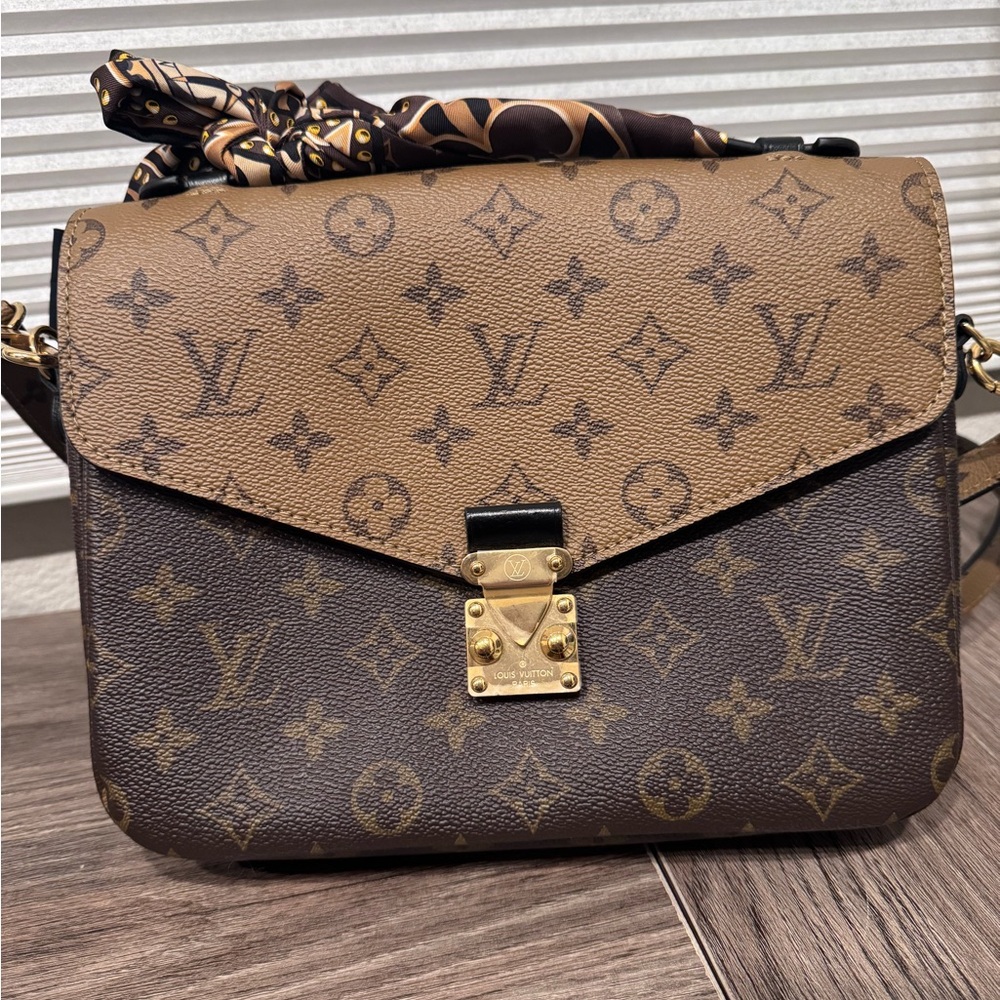 ⭐️ Authentic LV Reverse Monogram Pouchette Métis ⭐️